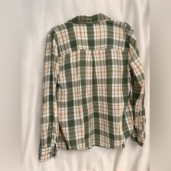 M American Eagle BoyFriend Fit Flannel, olive green and light blush pink plaid - Picture 6 of 9